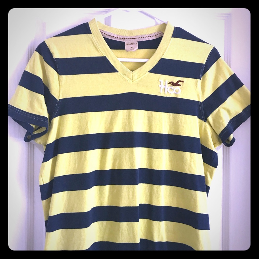 Hollister Men’s Yellow Striped T-shirt 😎☀️